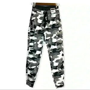 🌸Refuge Women’s Black Grey White Camo High Rise Cargo Joggers XS